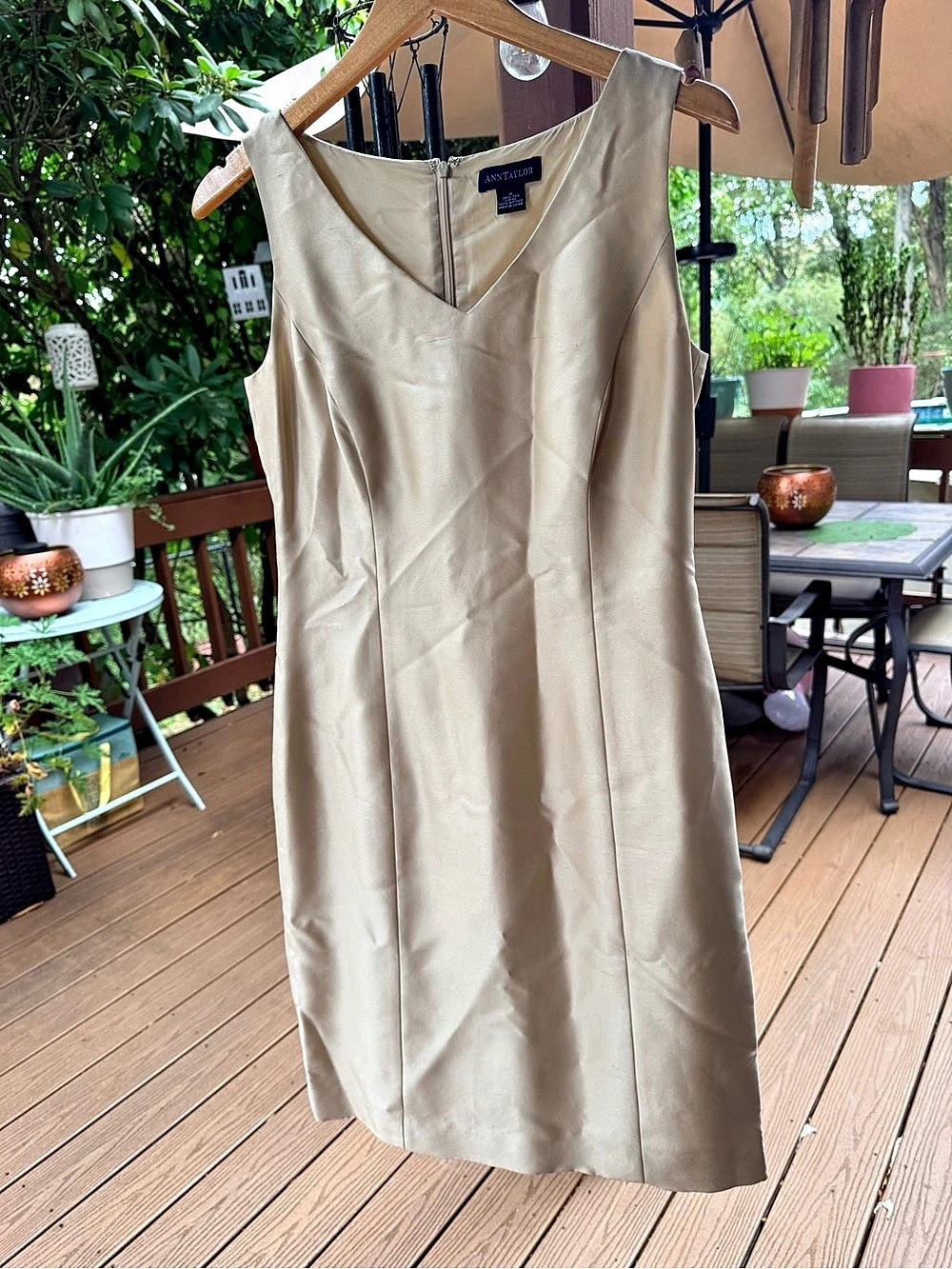 Ann Taylor 100/ Silk V-Neck Midi Dress in Beige Size 4 Like New